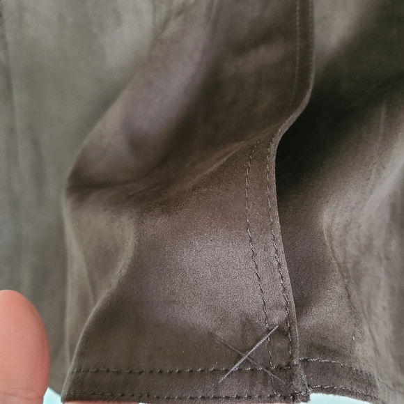 Long Sleeveless Faux Suede Vest - Picture 6 of 9